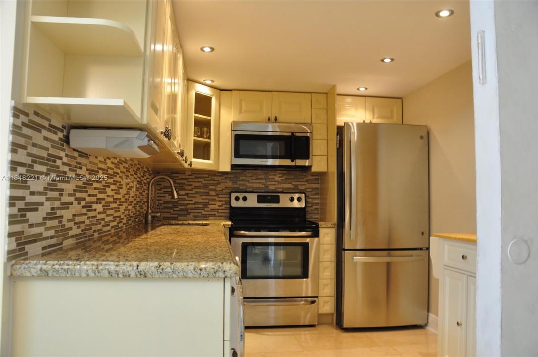 3701 N Country Club Dr 204, Aventura, 佛羅里達州 33180, 美國