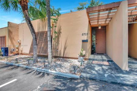 6703 Kingsmoor Way, Miami Lakes, Florida 33014, USA