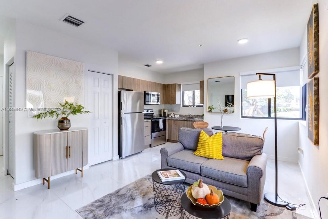 339 W 78th Road 203, Hialeah, Florida 33014