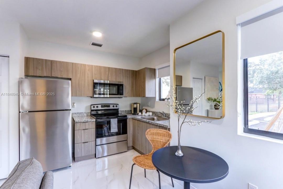 339 W 78th Road 203, Hialeah, Florida 33014