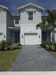 321 SE Crossoak Ln, Port St. Lucie, Florida 34984, USA