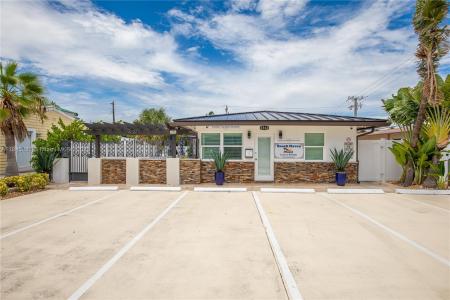4561 Poinciana St 4, Lauderdale By The Sea, Florida 33308, USA