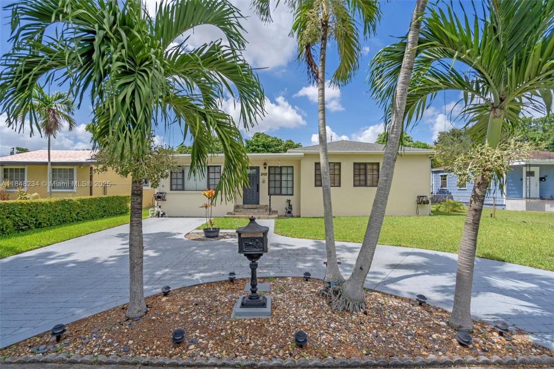 249 Carlisle Dr, Miami Springs, Flórida 33166, Estados Unidos