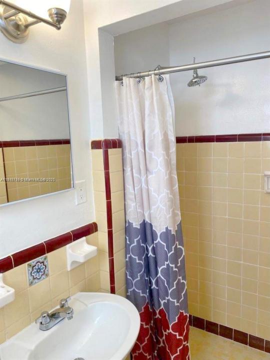 6860 Abbott Ave 8B, Miami Beach, 佛羅里達州 33141, 美國