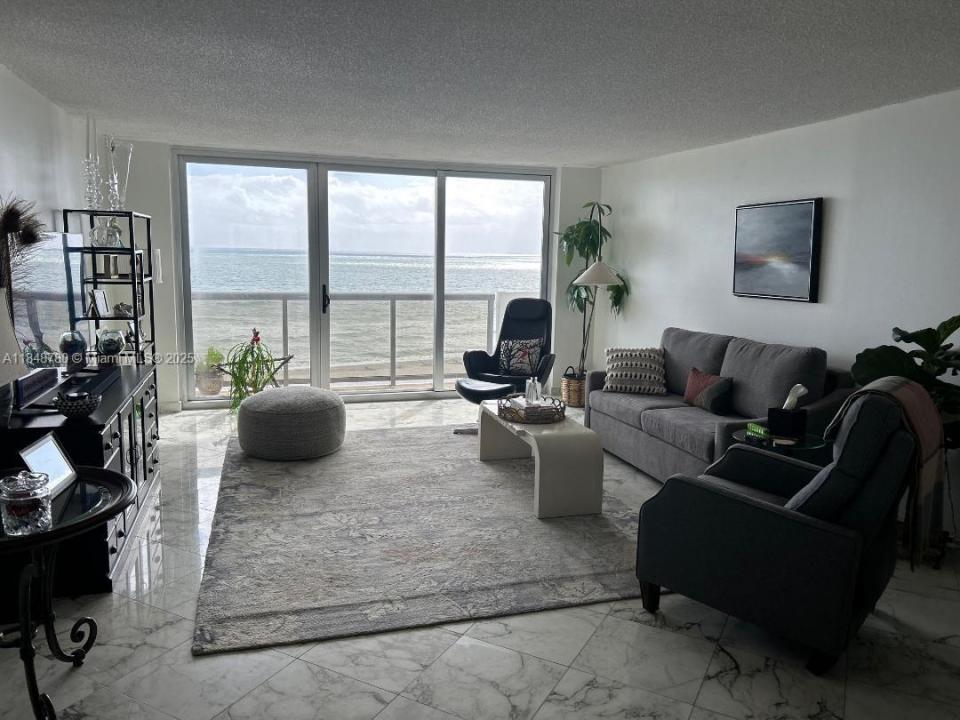 6039 Collins Ave 826, Miami Beach, Florida 33140, Stati Uniti