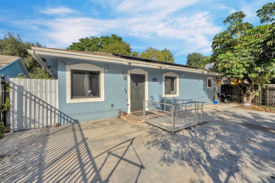 1933 NW 85th St, Miami, פלורידה 33147, ארצות הברית של אמריקה 