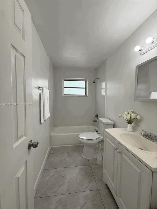 16890 NE 21st Ave 4, North Miami Beach, Floride 33162, États-Unis