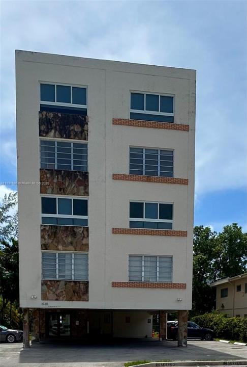 1020 94th St 202, Bay Harbor Islands, Florida 33154, USA