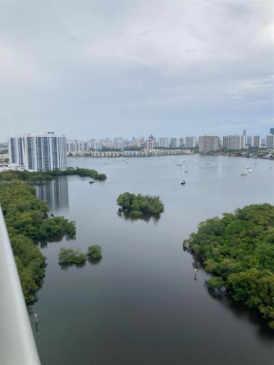 16385 Biscayne Blvd 2418, North Miami Beach, Florida 33160, Amerika Birleşik Devletleri