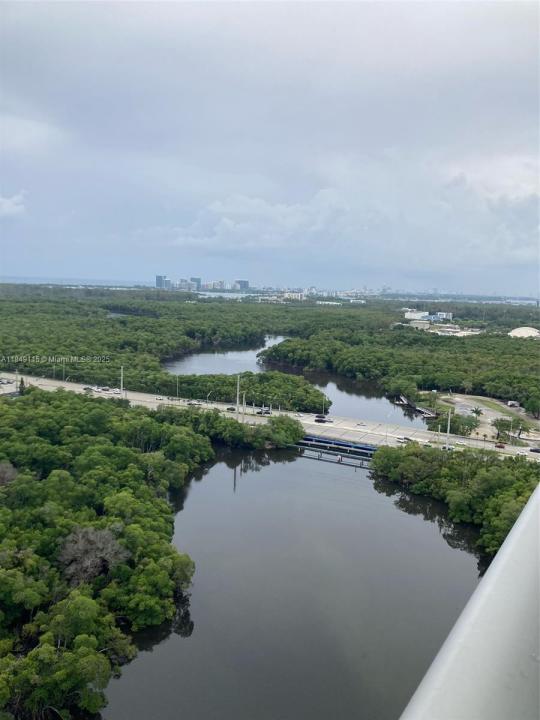 16385 Biscayne Blvd 2418, North Miami Beach, Florida 33160, Amerika Birleşik Devletleri