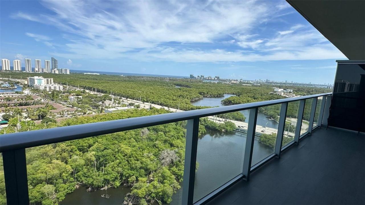 16385 Biscayne Blvd 2418, North Miami Beach, Florida 33160, Amerika Birleşik Devletleri