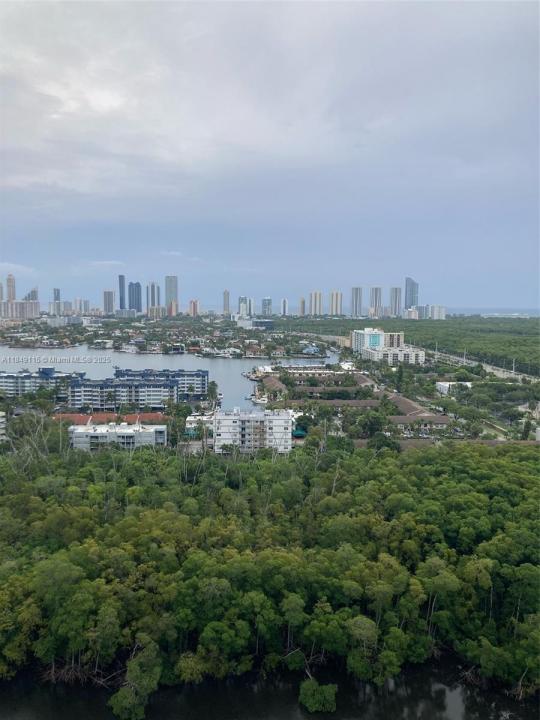 16385 Biscayne Blvd 2418, North Miami Beach, Florida 33160, Amerika Birleşik Devletleri