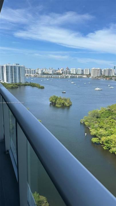 16385 Biscayne Blvd 2418, North Miami Beach, Florida 33160, Amerika Birleşik Devletleri