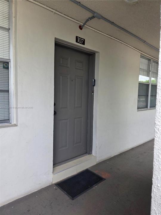4898 NW 29th Ct 107, Lauderdale Lakes, 佛罗里达州 33313, 美国