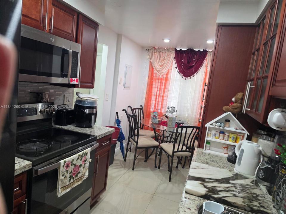 4898 NW 29th Ct 107, Lauderdale Lakes, 佛罗里达州 33313, 美国