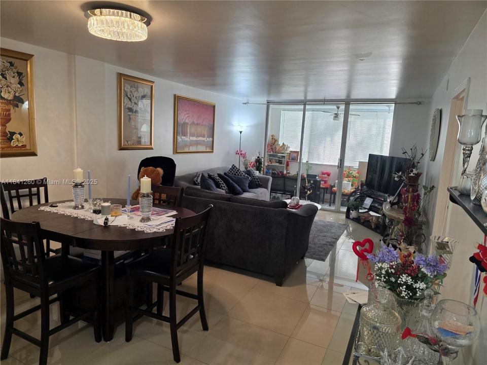 4898 NW 29th Ct 107, Lauderdale Lakes, 佛罗里达州 33313, 美国