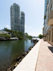 150 Sunny Isles Blvd 1-TH403, Sunny Isles Beach, Florida 33160, USA