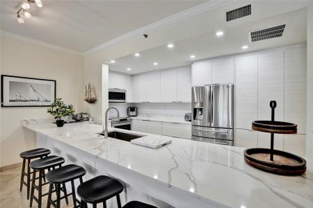 3700 Island Blvd C206, Aventura, Florida 33160, USA