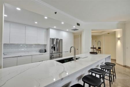 3700 Island Blvd C206, Aventura, Florida 33160, USA