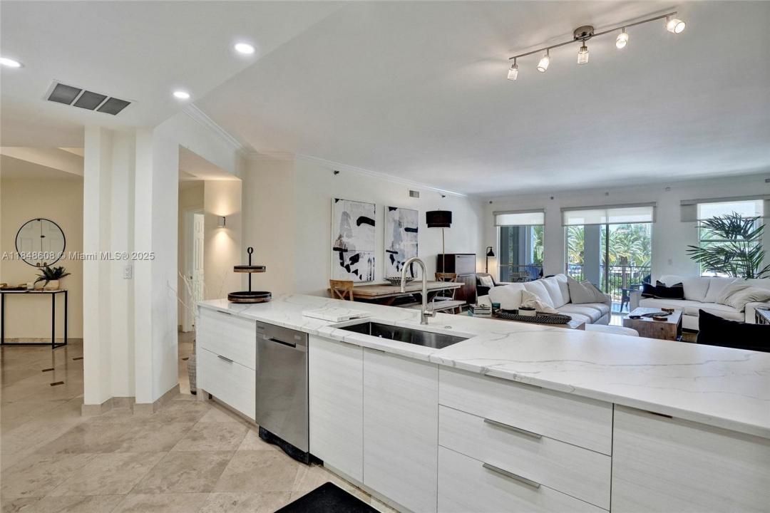 3700 Island Blvd C206, Aventura, Florida 33160, HOA KỲ
