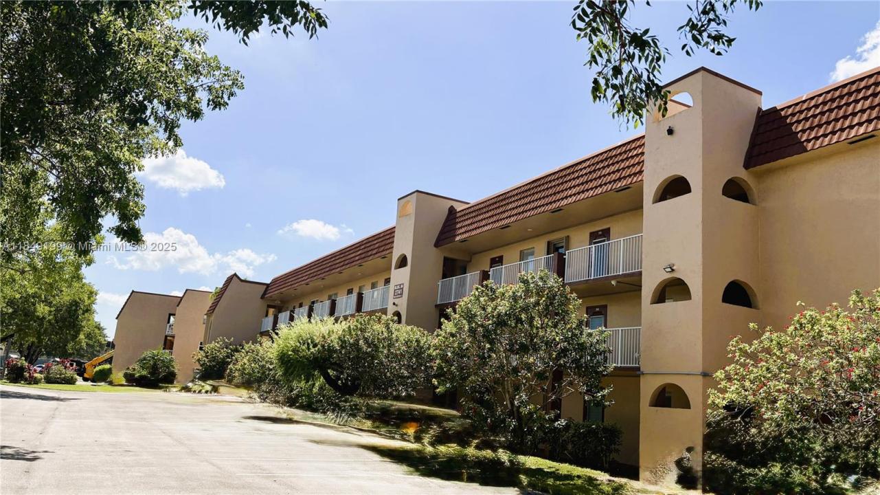2741 N Pine Island Rd 108, Sunrise, Florida 33322, Stati Uniti