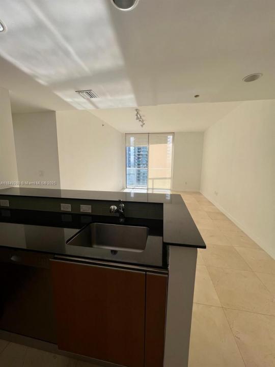 1060 Brickell Ave 2711, Miami, Florida 33131, USA