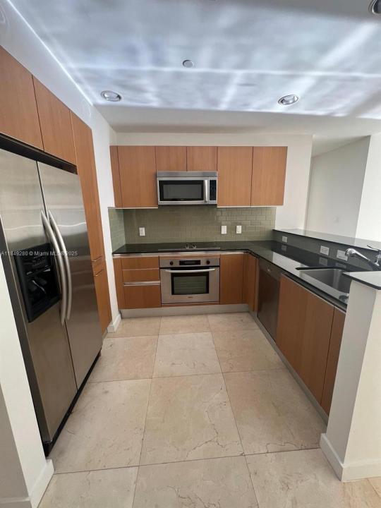 1060 Brickell Ave 2711, Miami, Florida 33131, USA