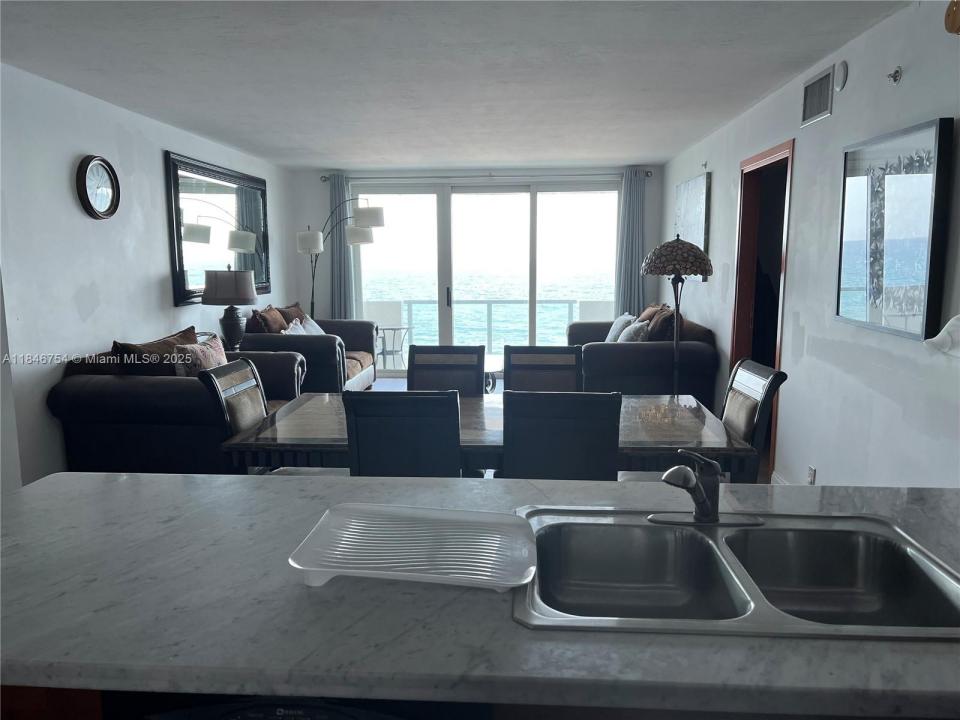 9499 Collins Ave 902, Surfside, 플로리다 33154, 미국
