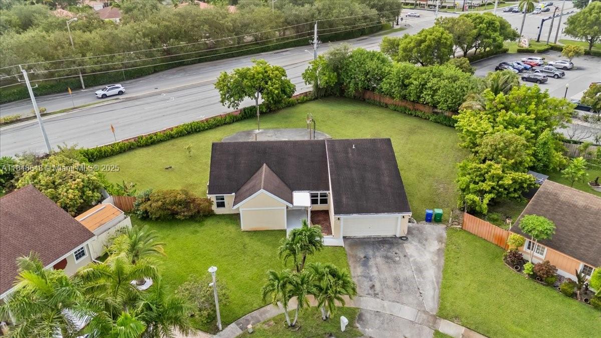 8920 Crescent Dr ., Miramar, Флорида 33025, Соединенные Штаты