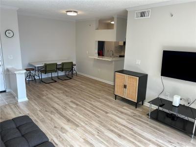 17150 N Bay Rd 2215, Sunny Isles Beach, Florida 33160, USA