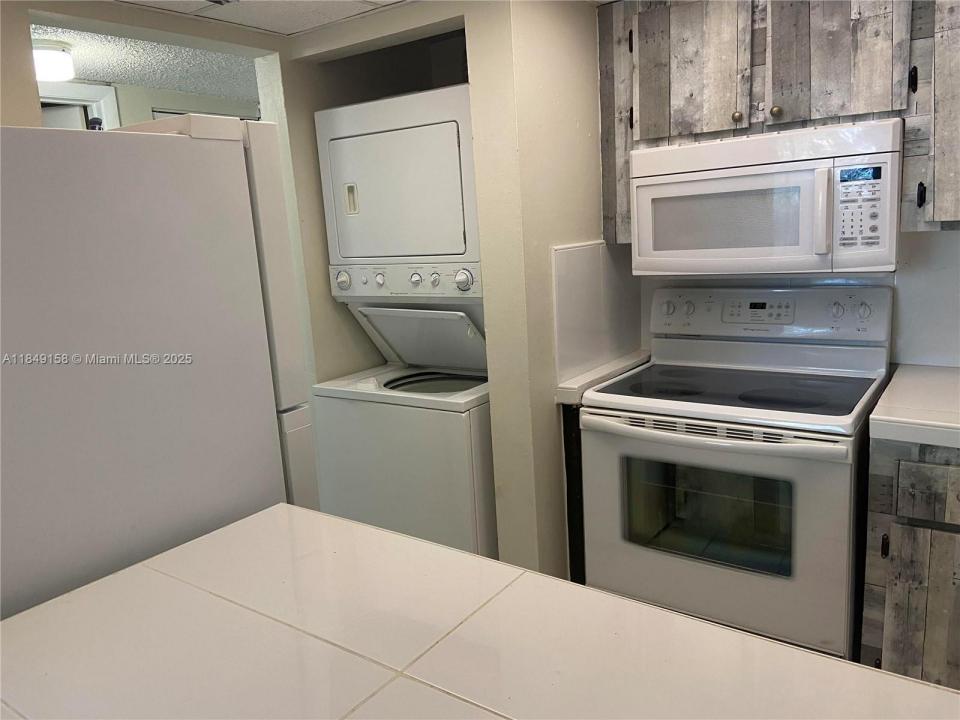 10090 NW 80th Ct 1330, Hialeah Gardens, Флорида 33016, Соединенные Штаты