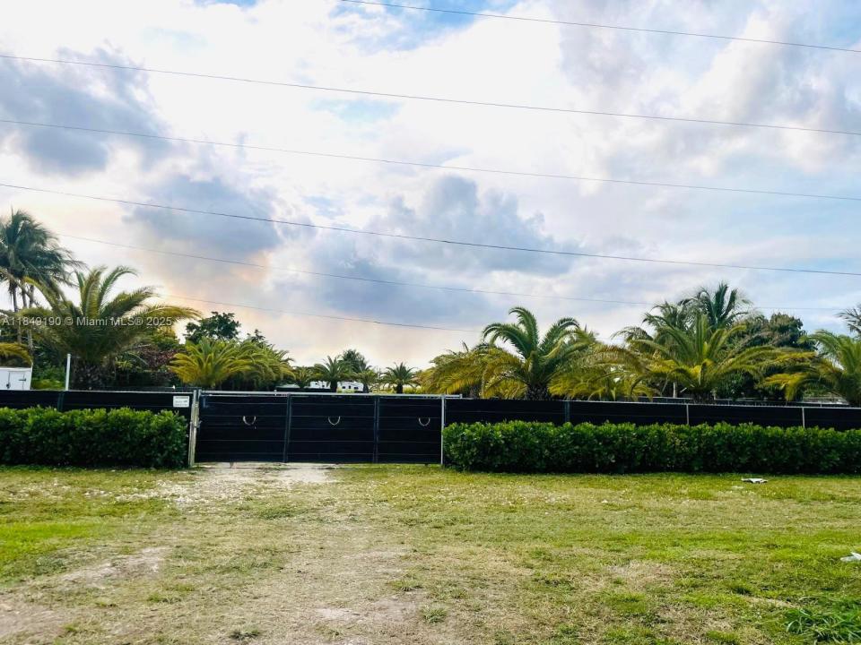 31750 SW 207 AVE, Homestead, Floryda 33030, USA