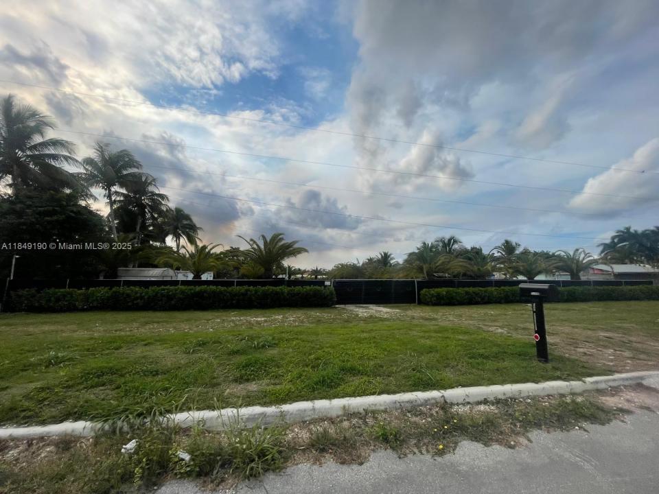 31750 SW 207 AVE, Homestead, Floryda 33030, USA
