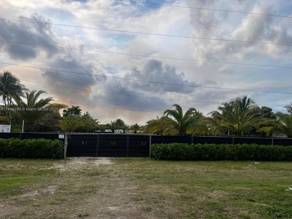 31750 SW 207 AVE, Homestead, Floryda 33030, USA