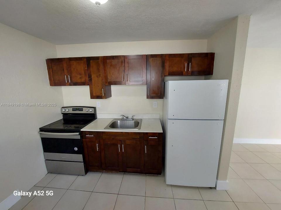 1574 NW 58th St, Miami, פלורידה 33142, ארצות הברית של אמריקה