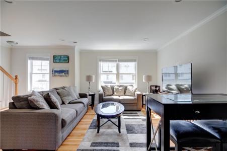 17 Mariner Way, Middletown, RI 02842, USA