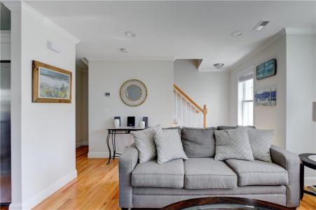 17 Mariner Way, Middletown, Rhode Island 02842, USA