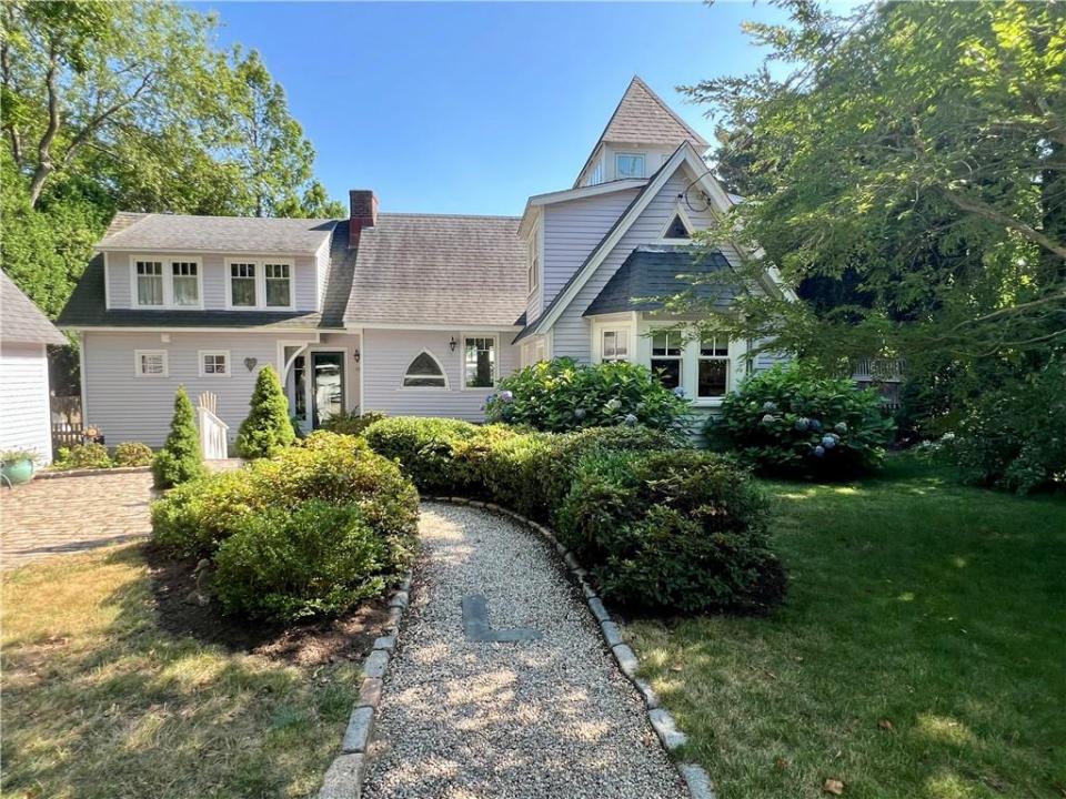 11 Harbor Street, Jamestown, Rhode Island 02835