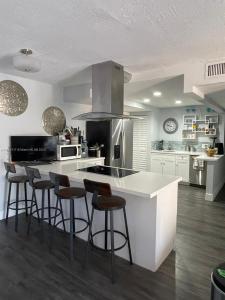 13700 SW 62nd St 213, Miami, Florida 33183, USA