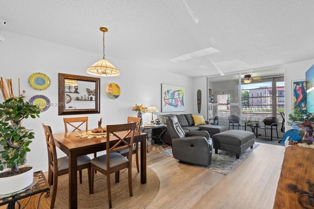 9181 Sunrise Lakes Blvd 108, Sunrise, Florida 33322, Estados Unidos