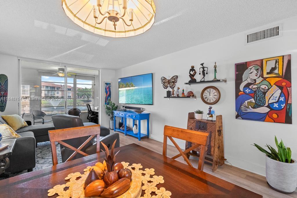 9181 Sunrise Lakes Blvd 108, Sunrise, Florida 33322, Estados Unidos