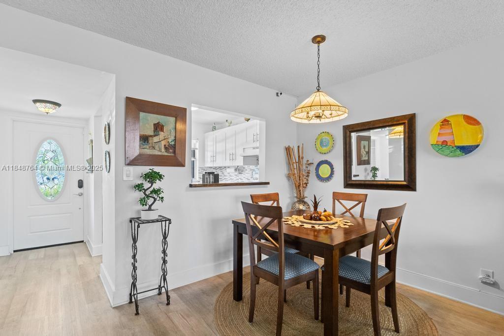 9181 Sunrise Lakes Blvd 108, Sunrise, Florida 33322, Estados Unidos