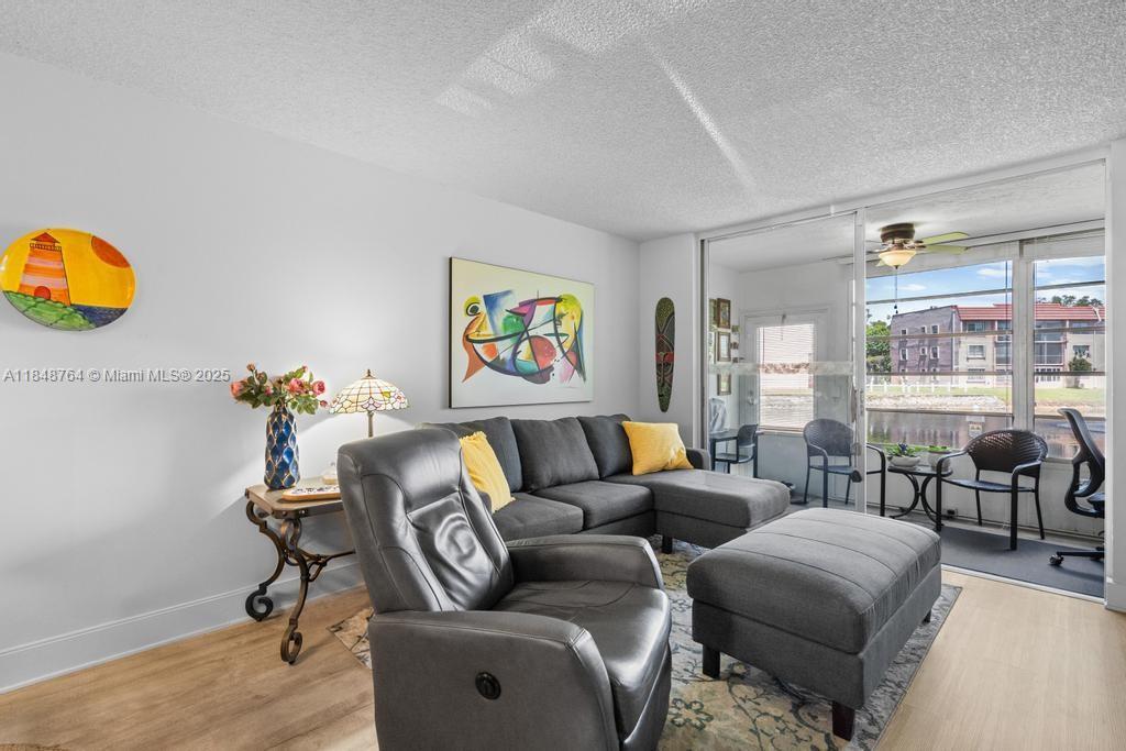 9181 Sunrise Lakes Blvd 108, Sunrise, Florida 33322, Estados Unidos