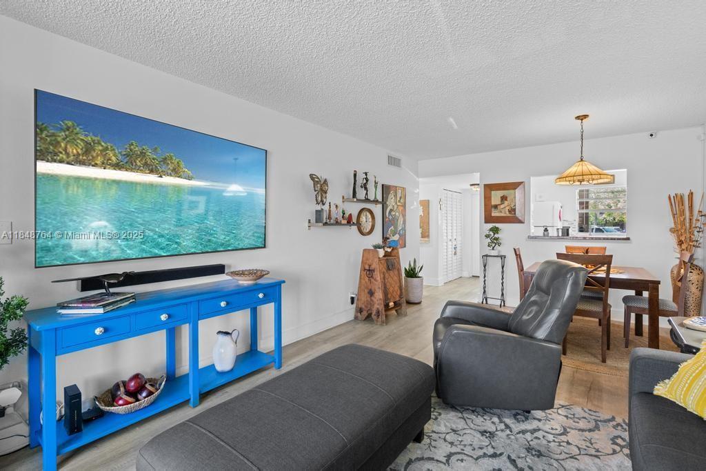 9181 Sunrise Lakes Blvd 108, Sunrise, Florida 33322, Estados Unidos