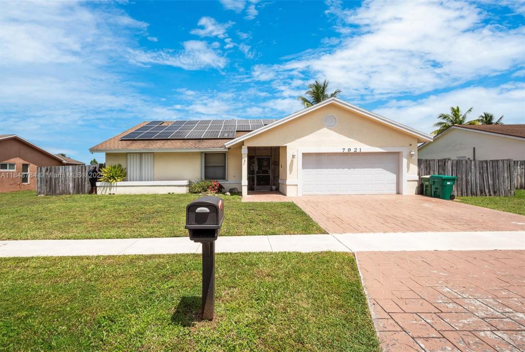 7921 NW 90th Ave, Tamarac, Florida 33321