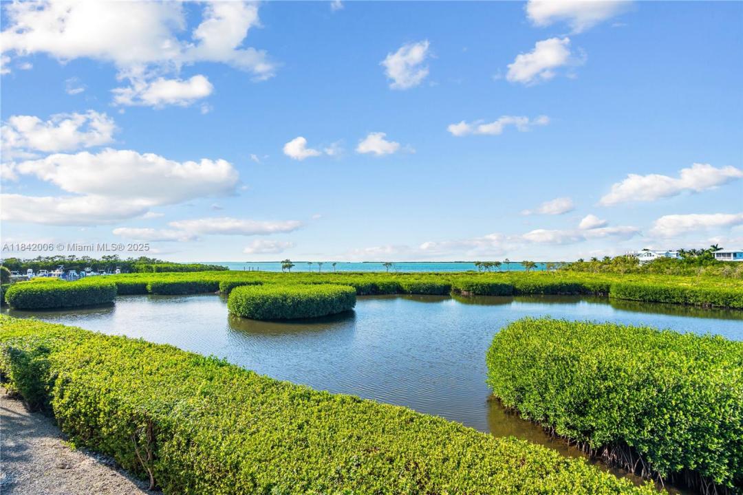9832 Leeward, Key Largo, Florida 33037, USA