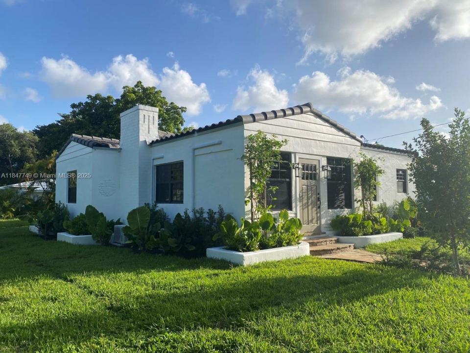 690 NE 118th St, Biscayne Park, פלורידה 33161, ארצות הברית של אמריקה 