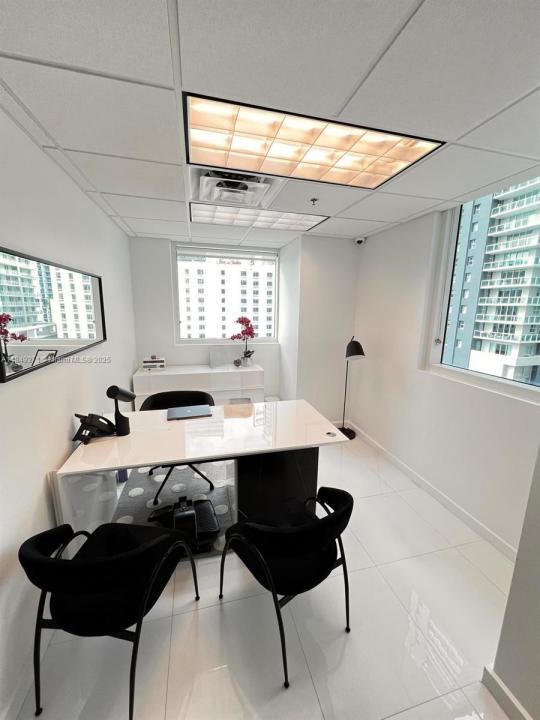 40 SW 13th Street 904, Miami, Florida 33130, Estados Unidos
