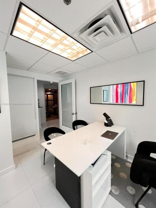 40 SW 13th Street 904, Miami, Florida 33130, Estados Unidos