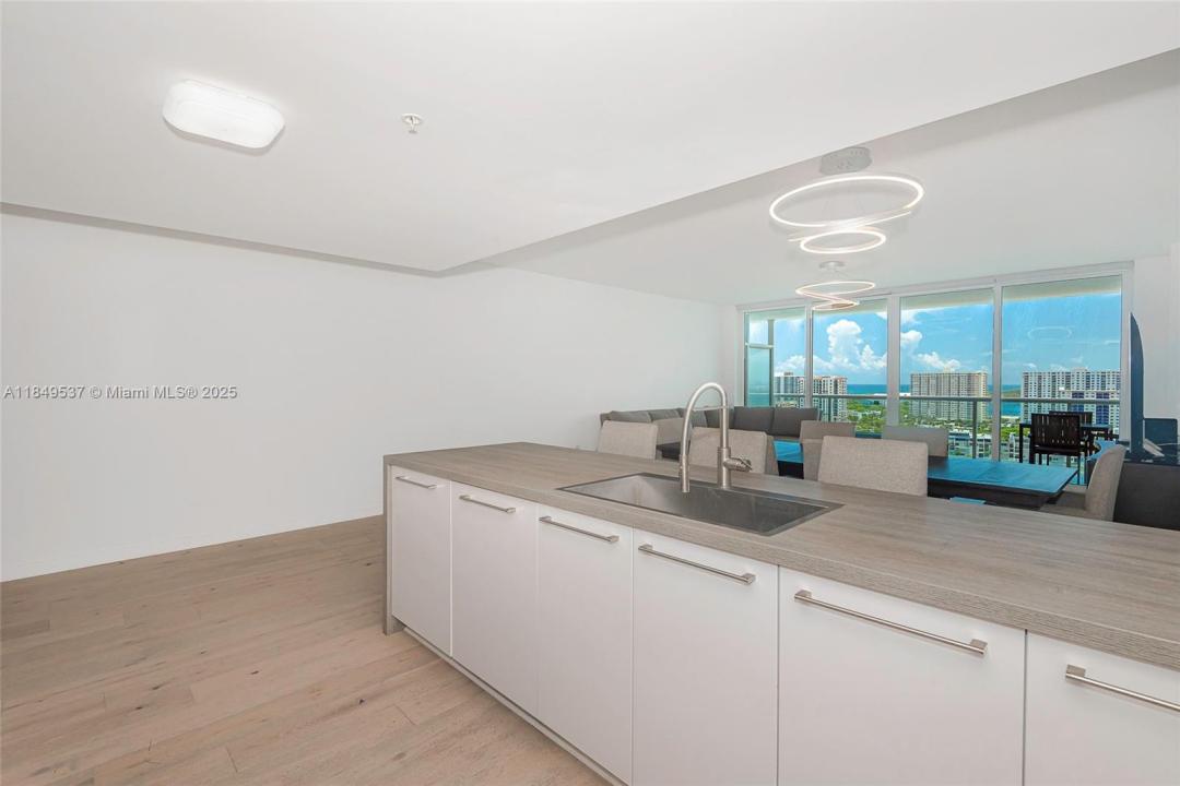 400 Sunny Isles Blvd 1819, Sunny Isles Beach, Floride 33160, États-Unis